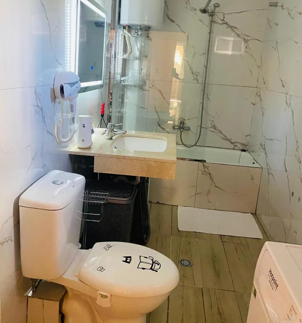 アパート Apis Romeo Apartament コルチャ アルバニア